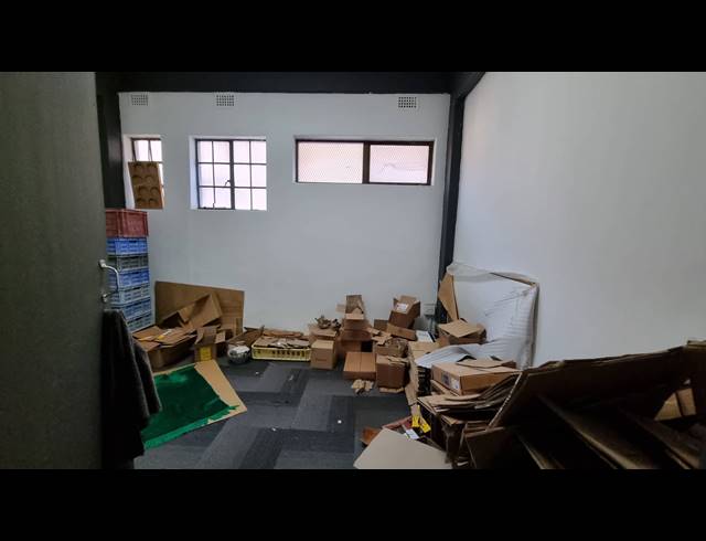 288M² MINI FACTORY TO LET IN SALT RIVER